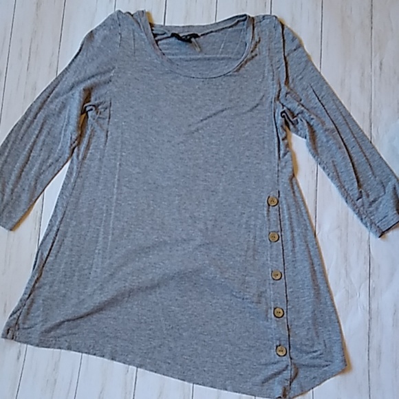 Caribbean Queen Side Button Asymmetrical Shirt - Picture 3 of 5